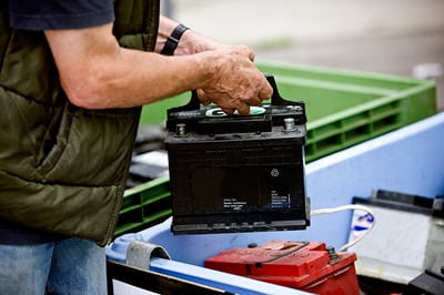 How to Jump Start a Car Engine When the Battery Is Dead